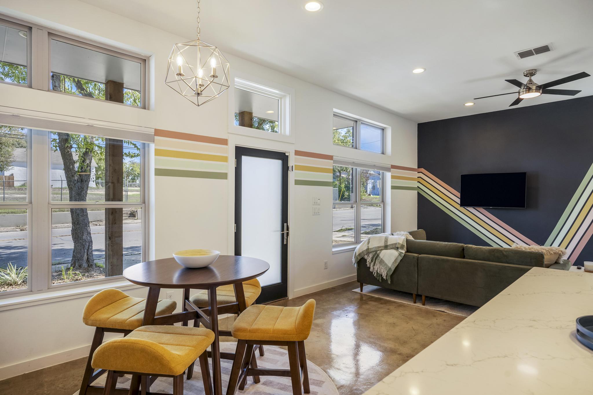 1025 N Hackberry-111